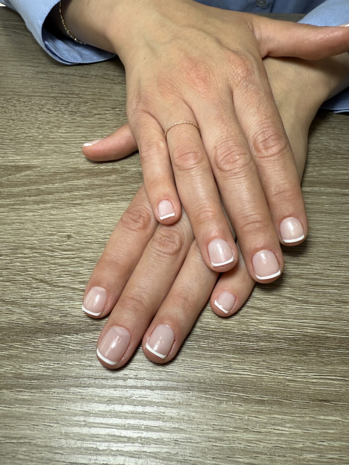 Manicura semipermanente para manos que trabajan