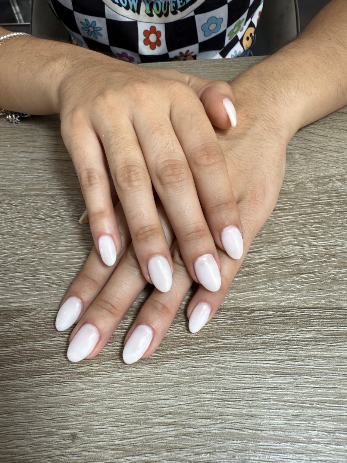 Manicura Anaïs Hinojosa: Centro de estética dentro de Peluquería Tina Márquez